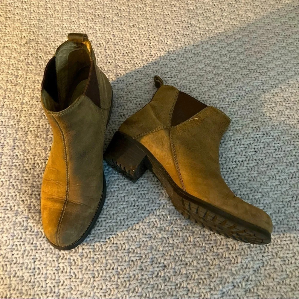 RED WING Sz 9.5 Chelsea Style Suede 1.5” Heel Booties
